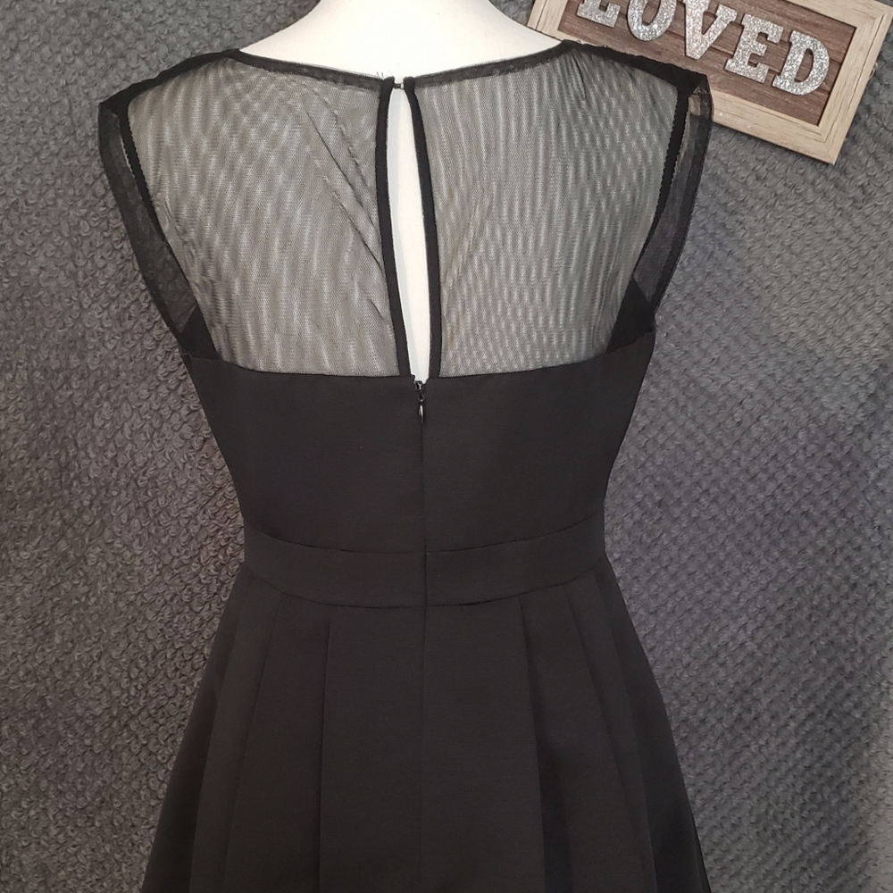Dress - Picture 3 of 4